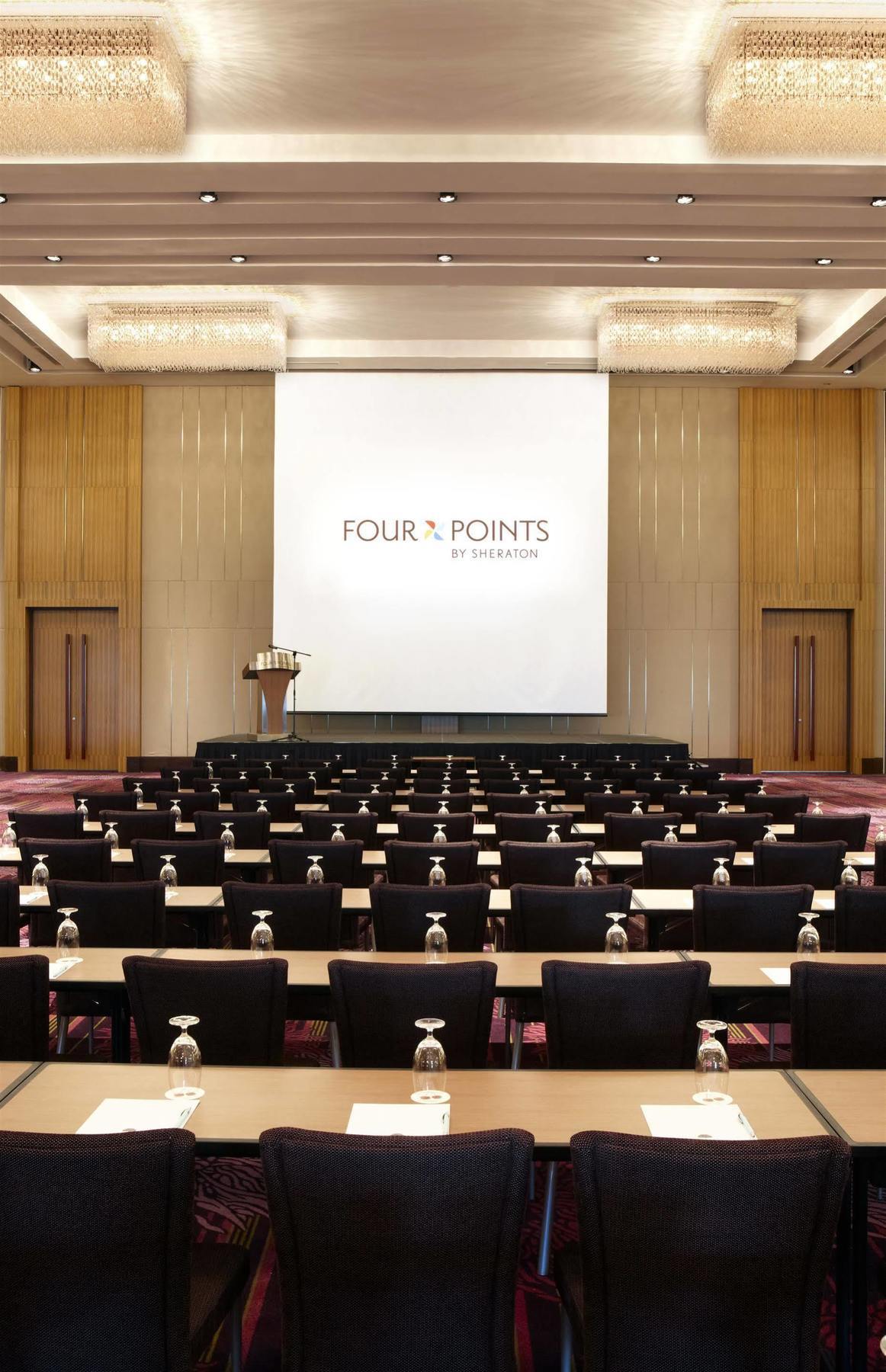 Four Points By Sheraton Kuching Zewnętrze zdjęcie